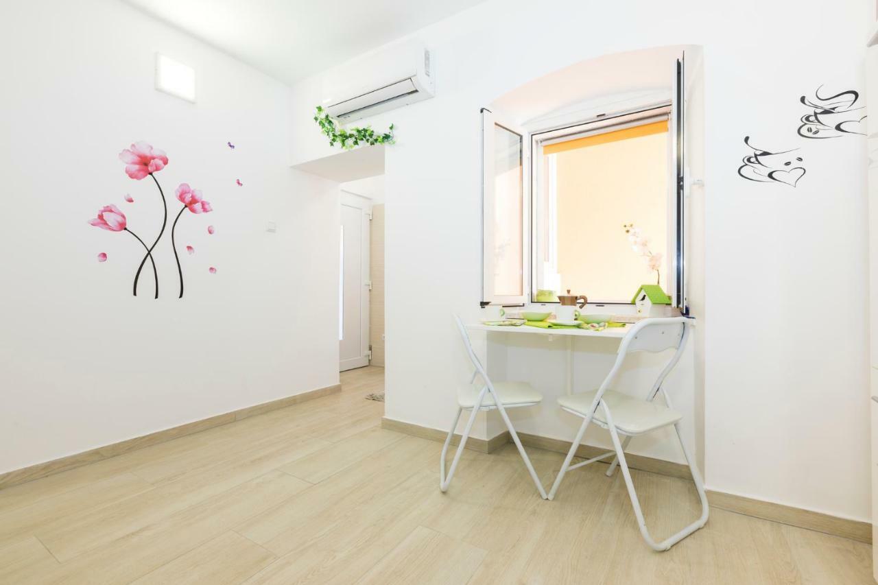 Apartments And Rooms Roberto B. 발룬 외부 사진