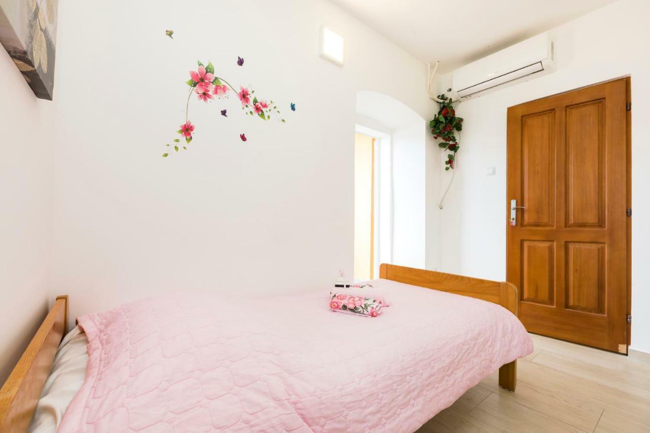 Apartments And Rooms Roberto B. 발룬 외부 사진